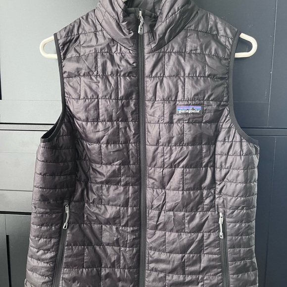 Patagonia Jackets & Blazers - Patagonia Quilted Insulated Vest - Charcoal Black
